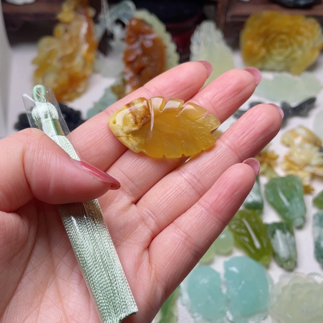 蛇纹石玉颈饰未镶嵌是**呀