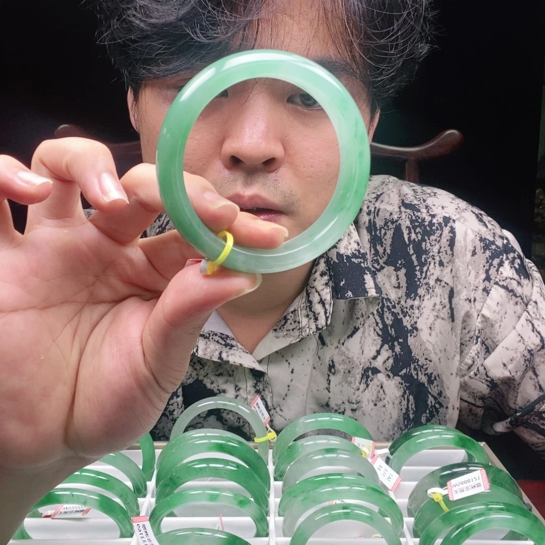 未镶嵌手镯石英质玉