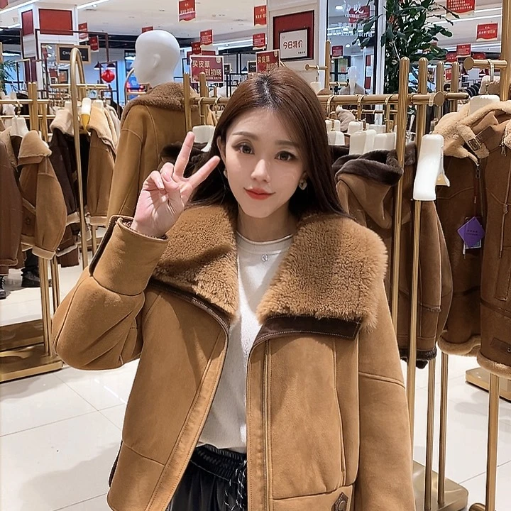 初晓皮草外套搭配