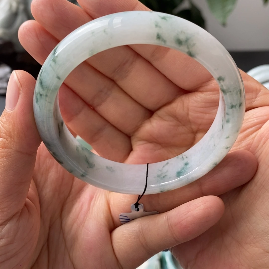 翡翠手镯未镶嵌天然