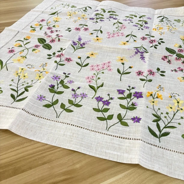 H1417  棉麻刺绣布艺桌布 85*85cm