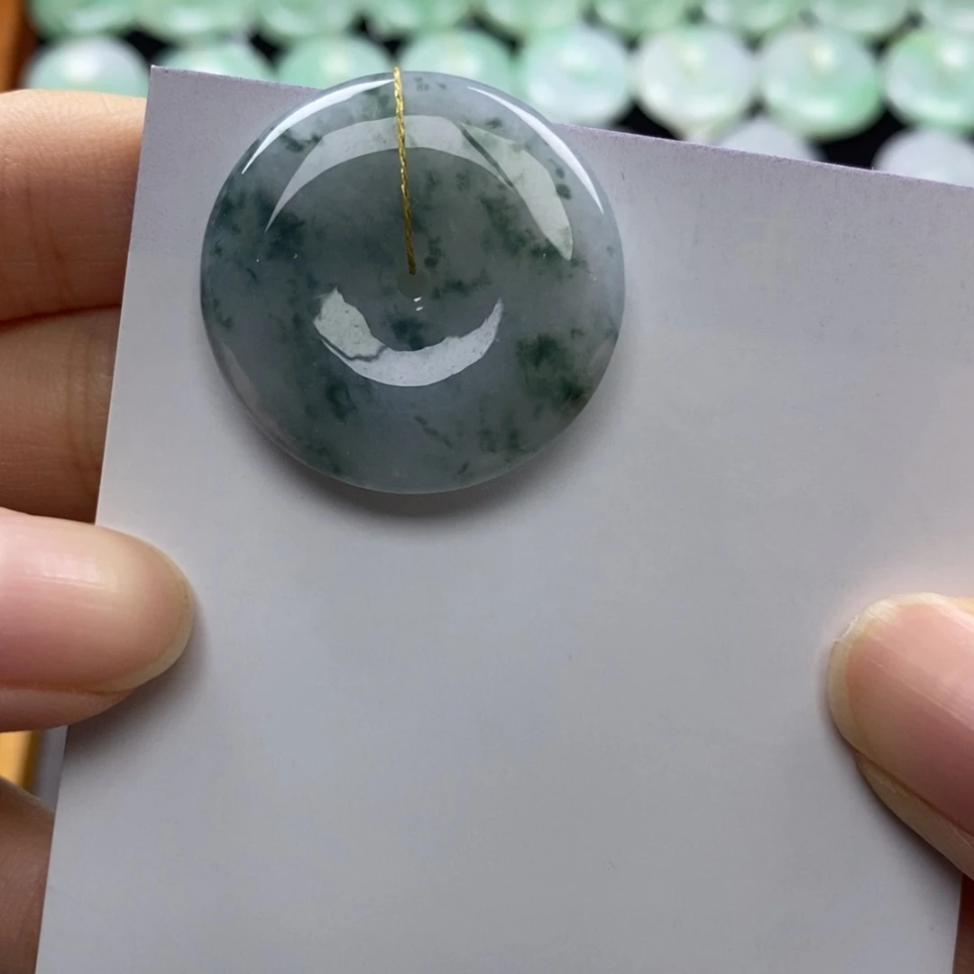 翡翠未镶嵌颈饰平安扣