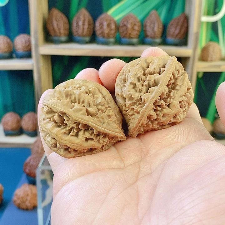 文玩核桃吊坠蚂蚁纹灯笼