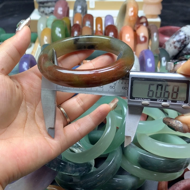 未镶嵌手镯石英质玉