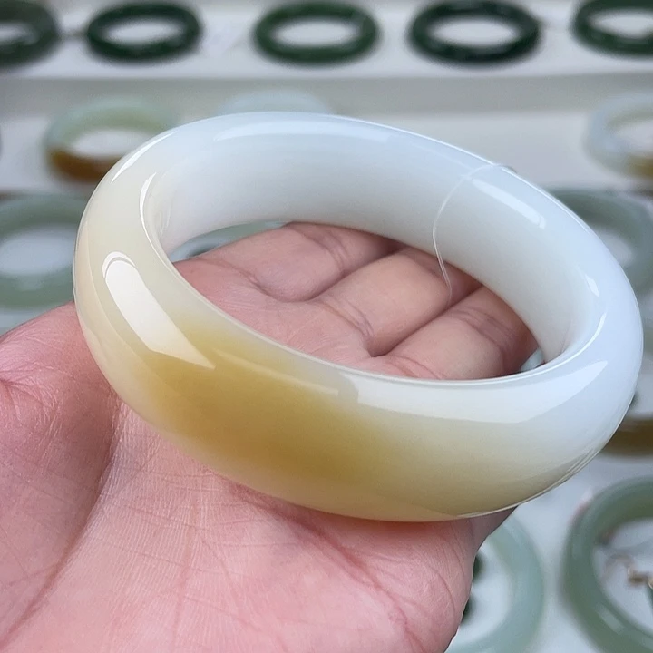 未镶嵌手镯和田玉（糖玉）