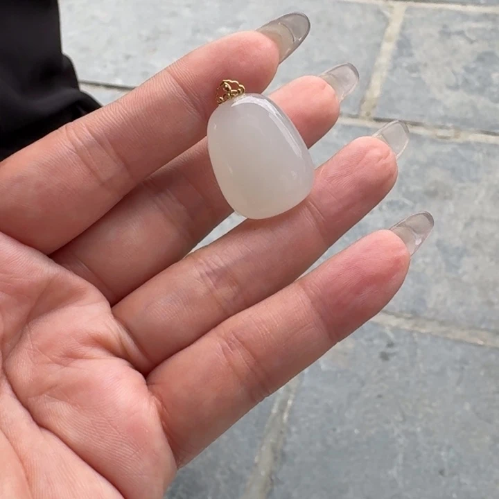 和田玉18K金镶嵌颈饰