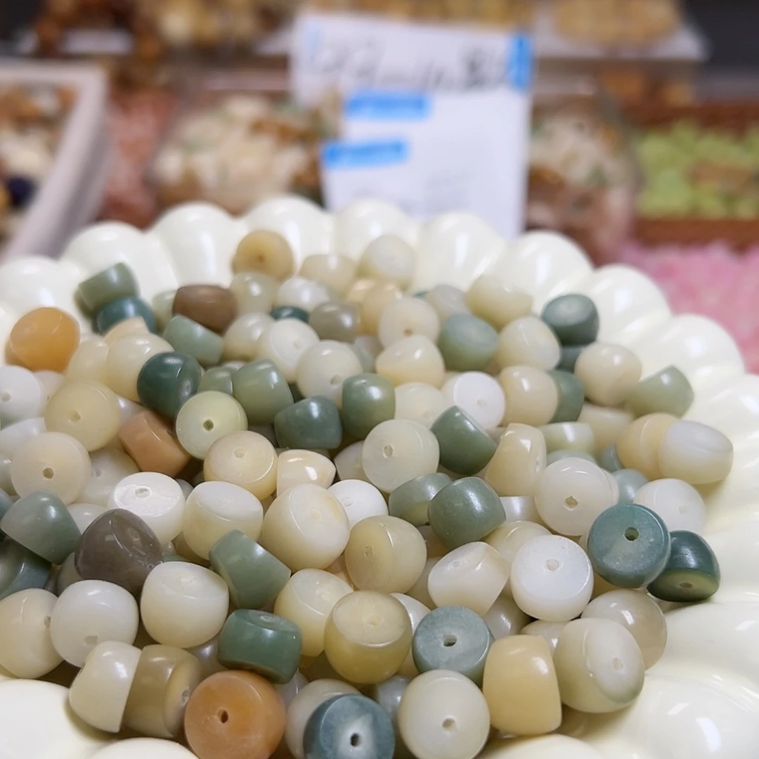 白玉菩提吊坠微瑕多宝大肠11左右70颗