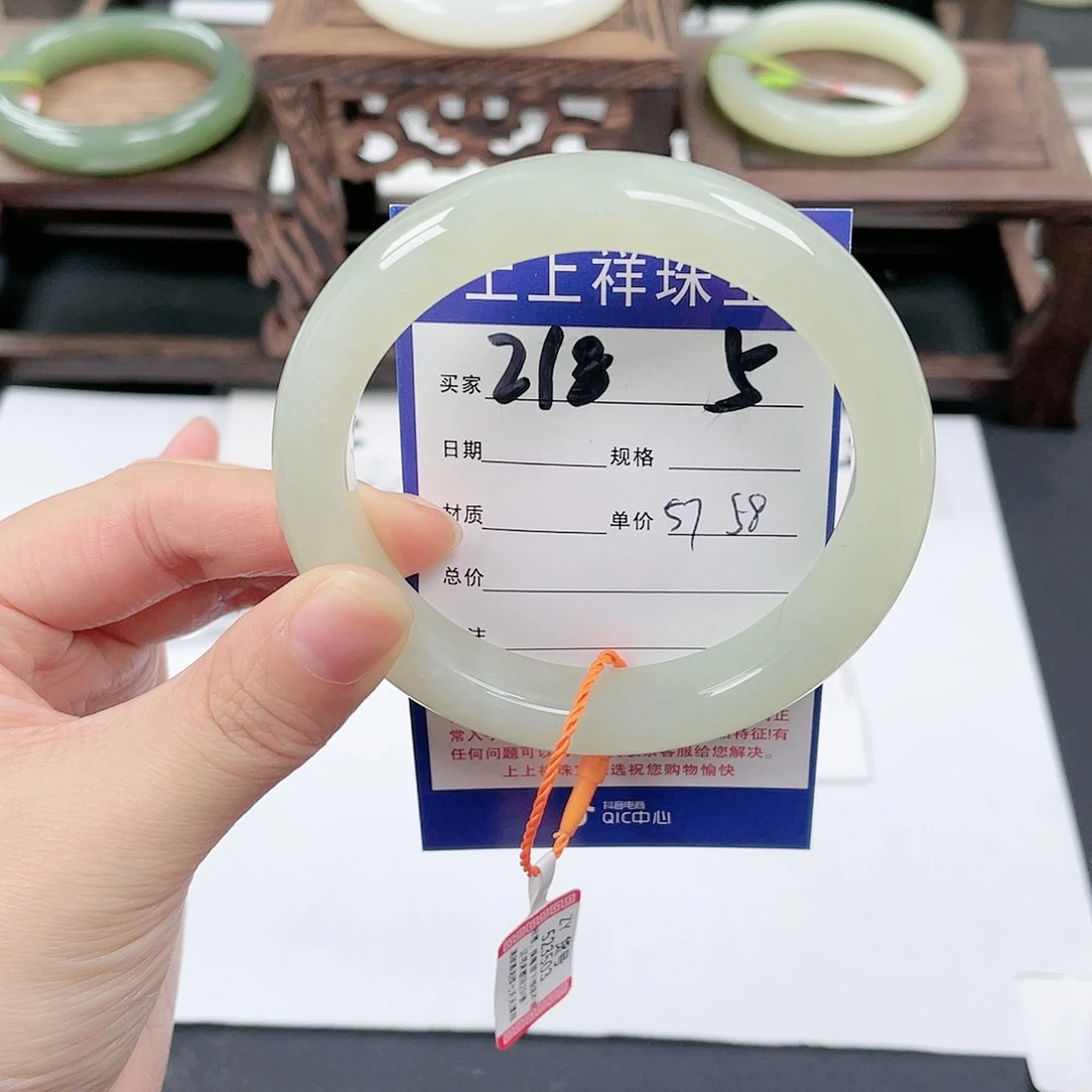 未镶嵌手镯和田玉