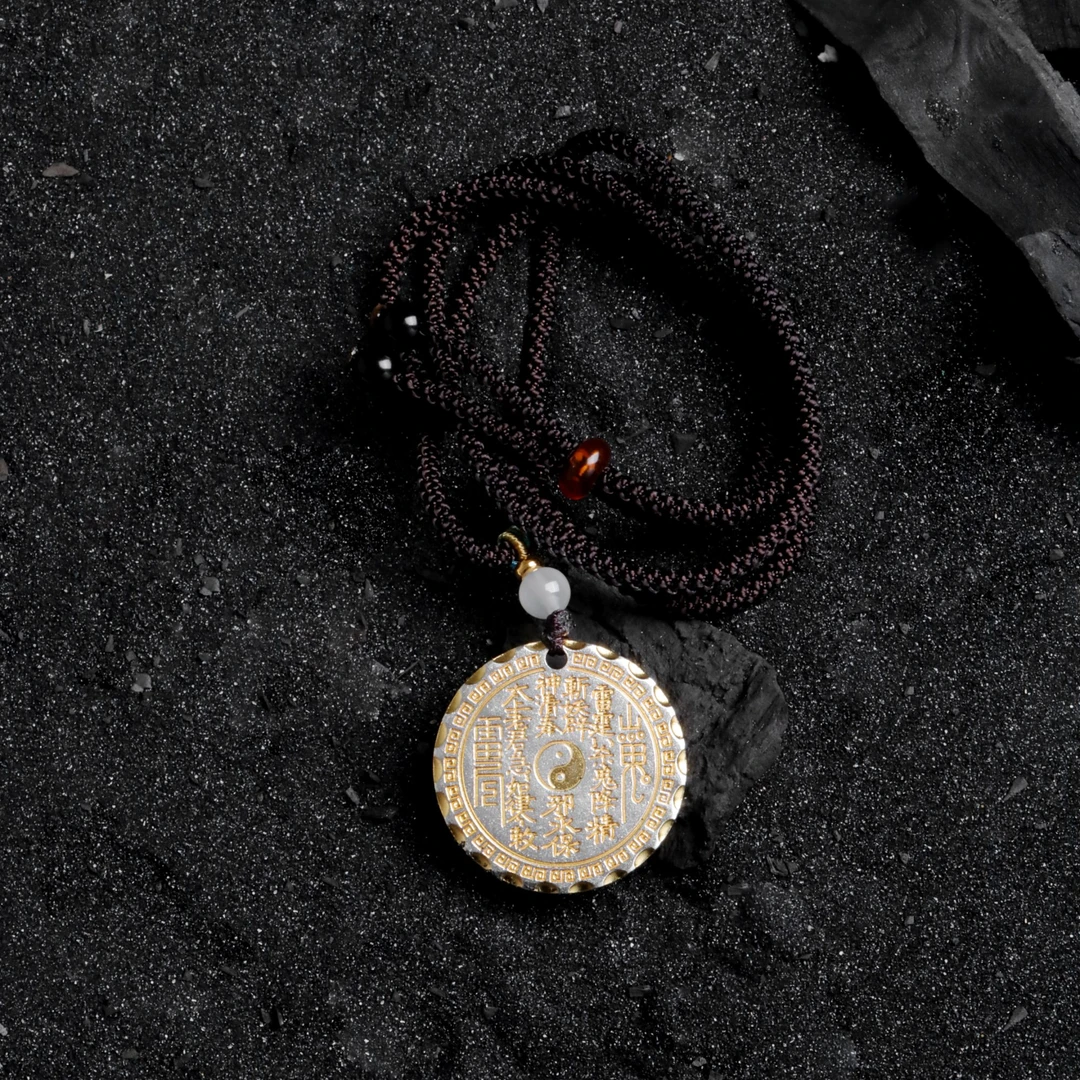 链子足银 N17701 999.9古法描金黄财财山鬼花钱圆牌黑绳项链