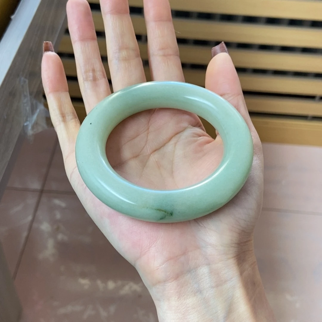 未镶嵌手镯石英岩玉
