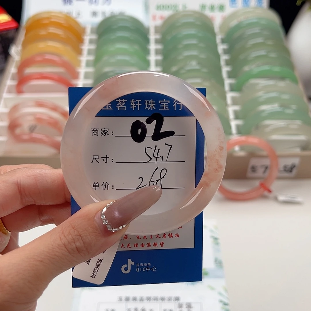 避***尘未镶嵌手镯石英质玉