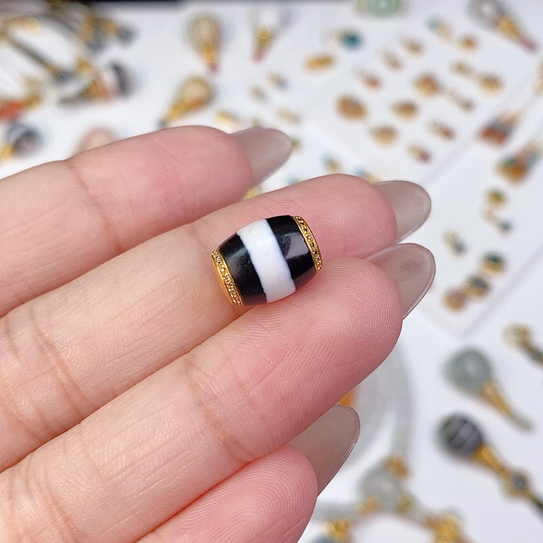 18K金镶嵌颈饰玛瑙/玉髓8.9x11.5