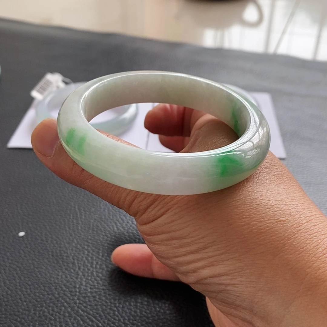 翡翠手镯未镶嵌天然翡翠手镯