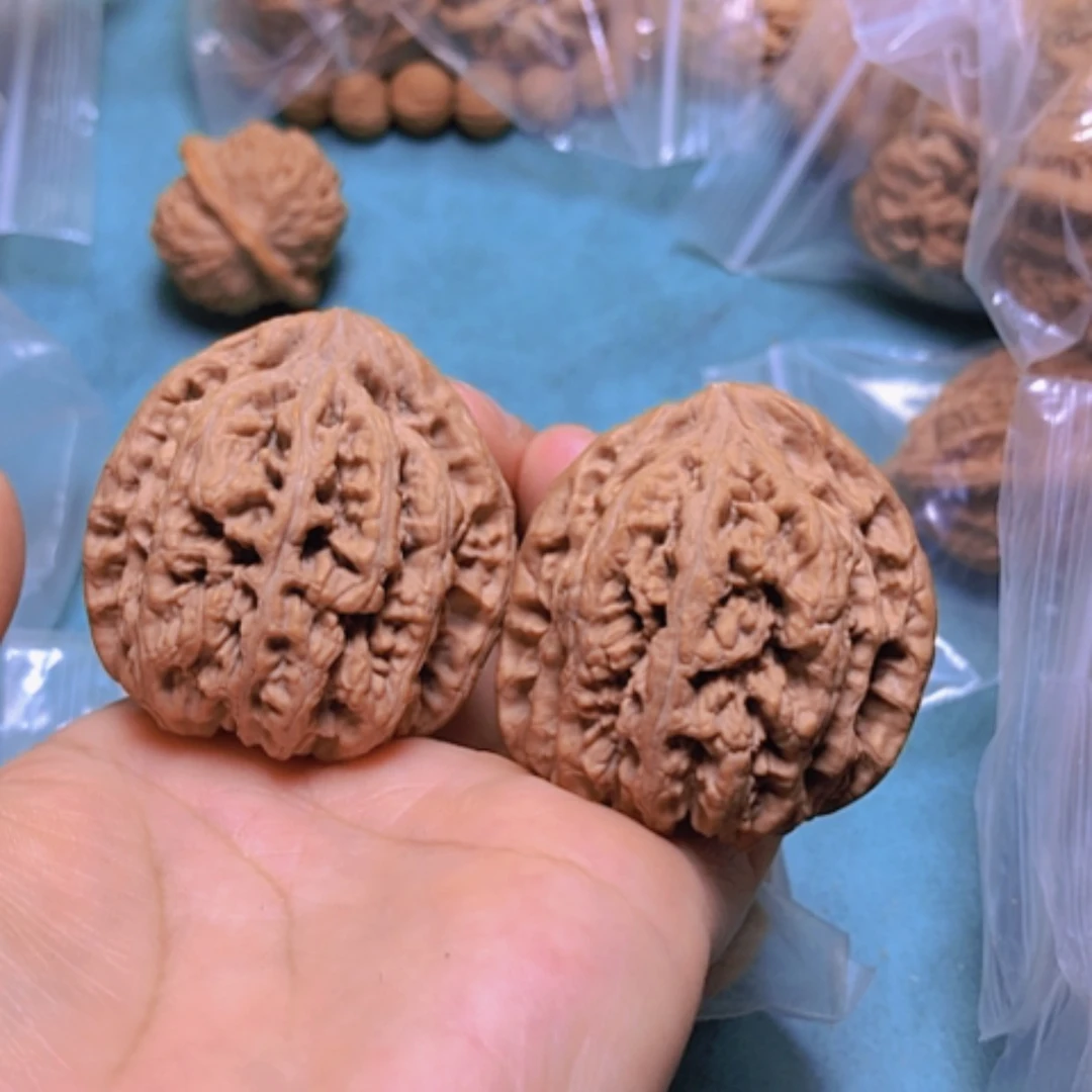 【闪购商品】核桃摆件42粗筋黄尖