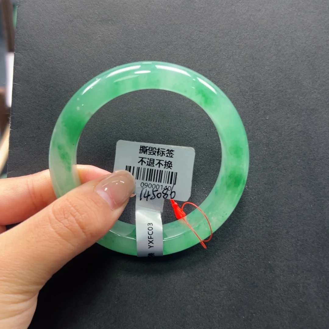 石英质玉未镶嵌手镯+周周56