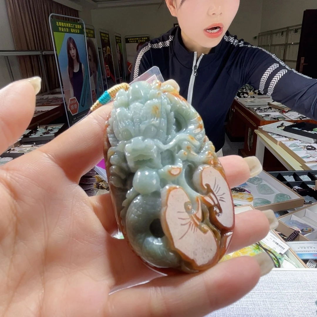 翡翠未镶嵌颈饰一
