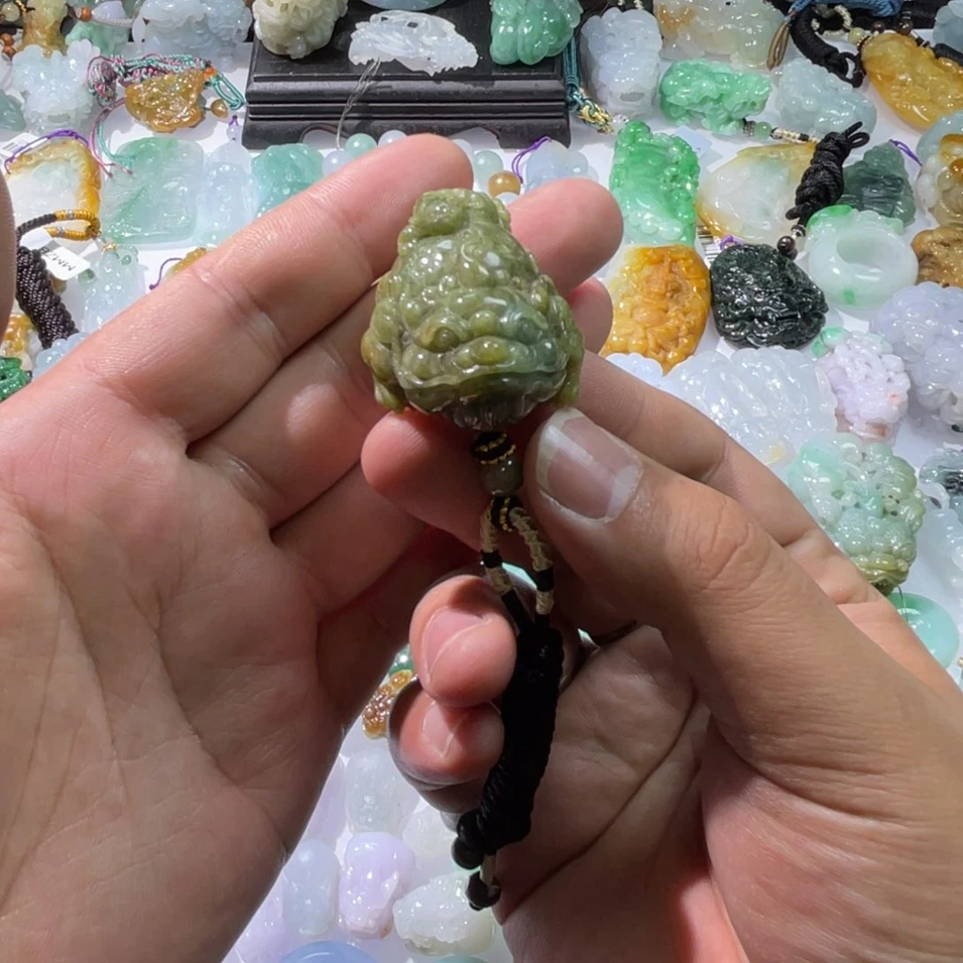 翡翠颈饰未镶嵌天然