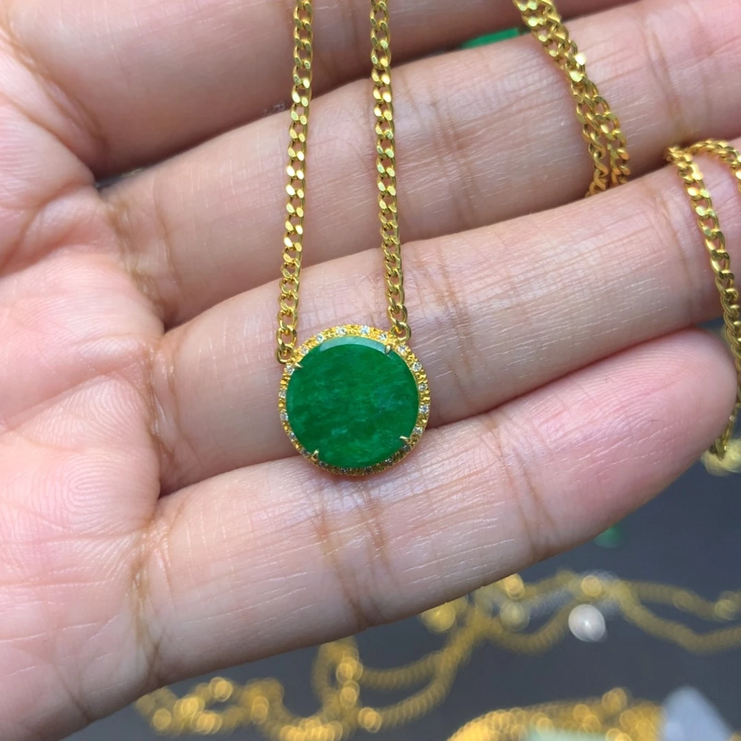 鱼***生翡翠18K金镶嵌颈饰有纹