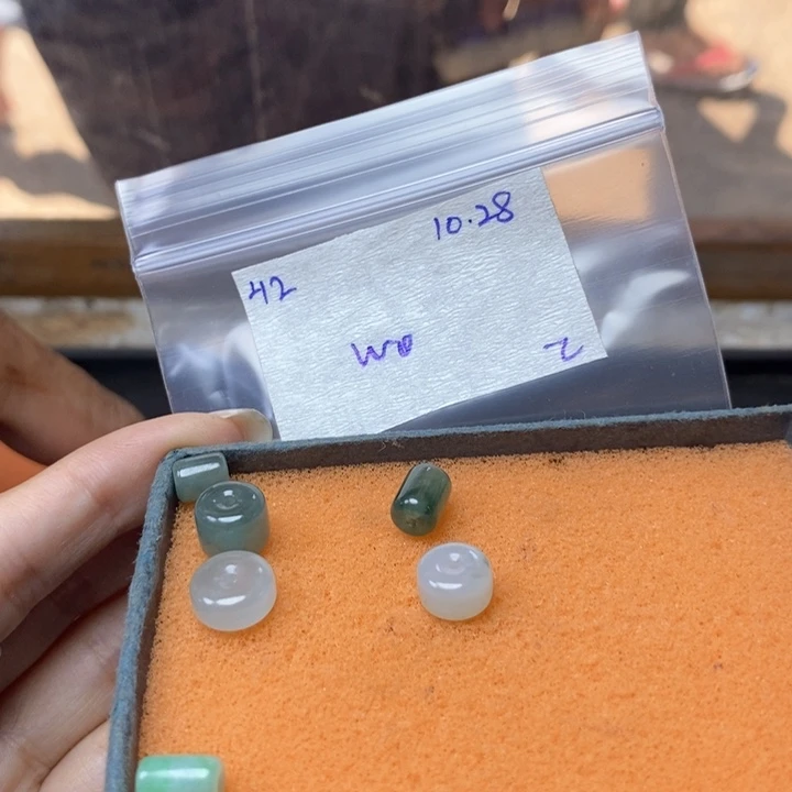 是***姐定制翡翠未镶嵌不退