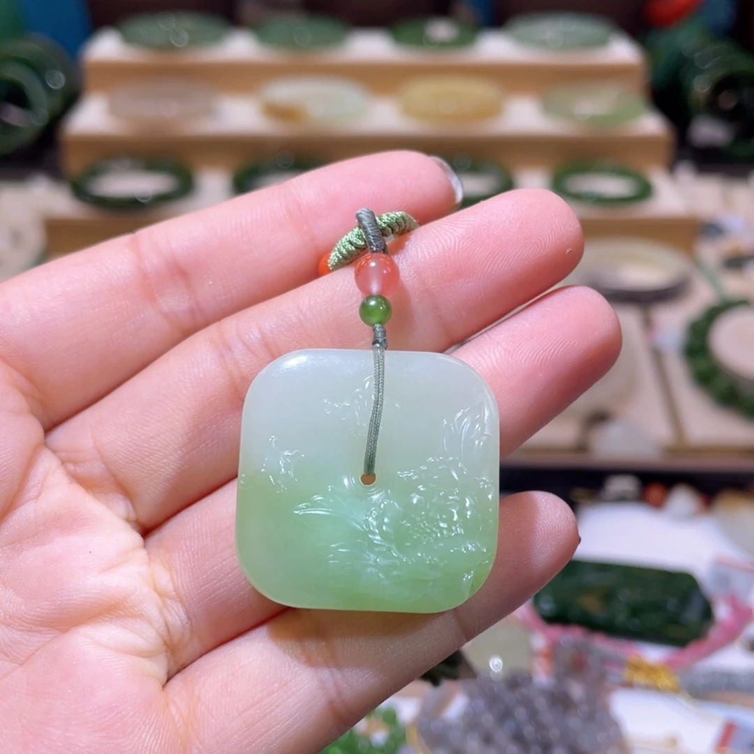 和田玉高品翠青吊坠未镶嵌