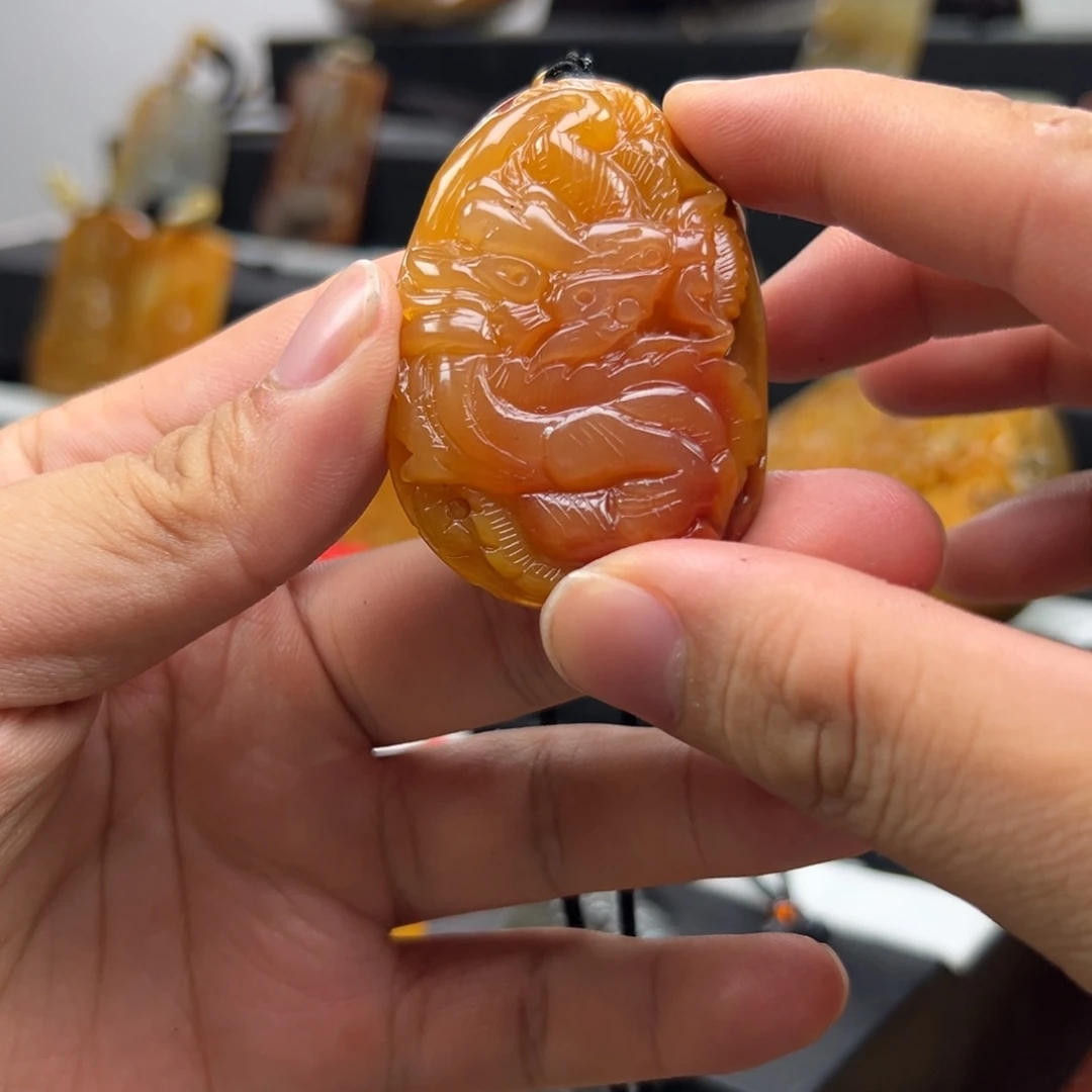 未镶嵌石英质玉（黄龙玉）黄龙玉