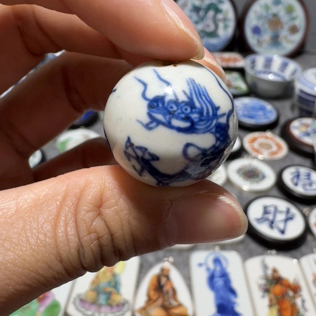 瓷片青花龙珠一个一个