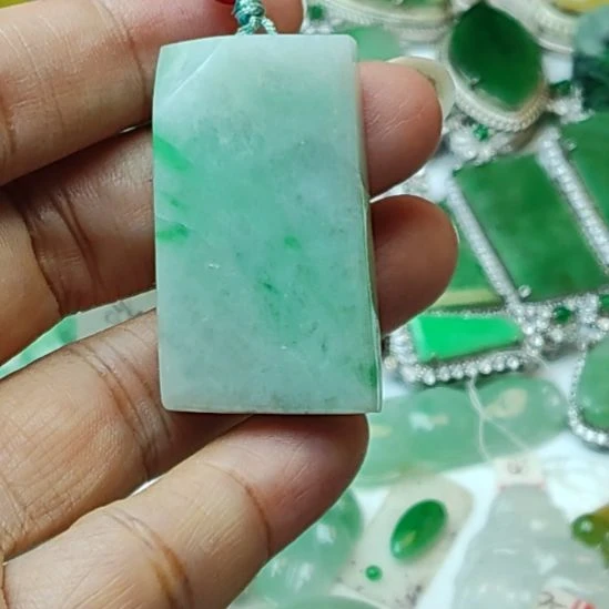 翡翠未镶嵌颈饰15