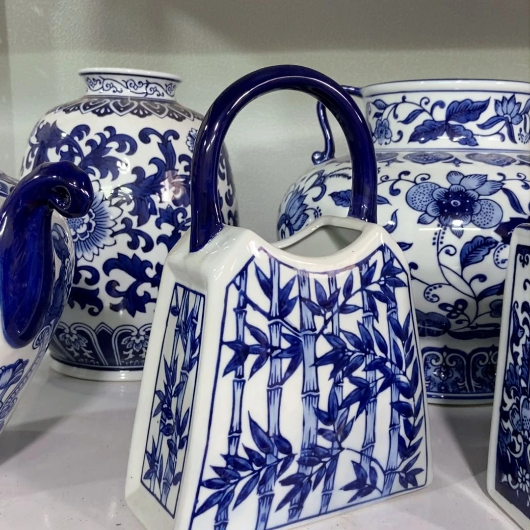 摆件手绘釉下彩花瓶