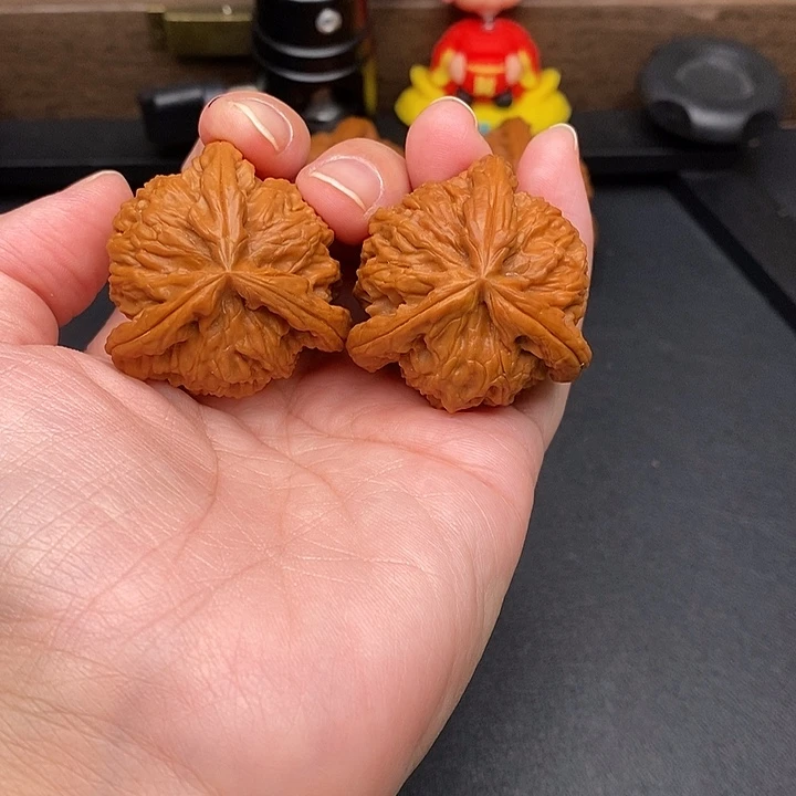 *****文玩核桃把件白奔