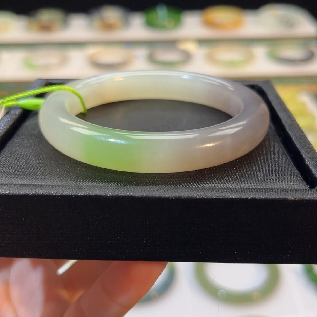 和田玉未镶嵌手镯翠青三色