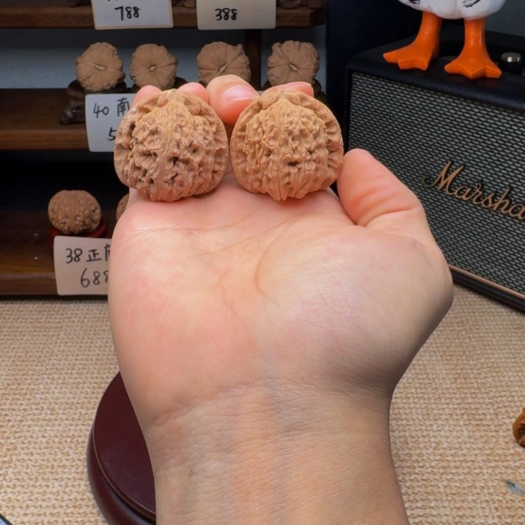文玩核桃把件3936闷白