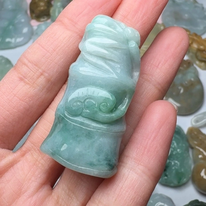 翡翠未镶嵌颈饰节节高