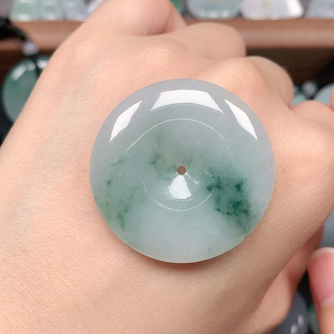 翡翠未镶嵌颈饰平安扣