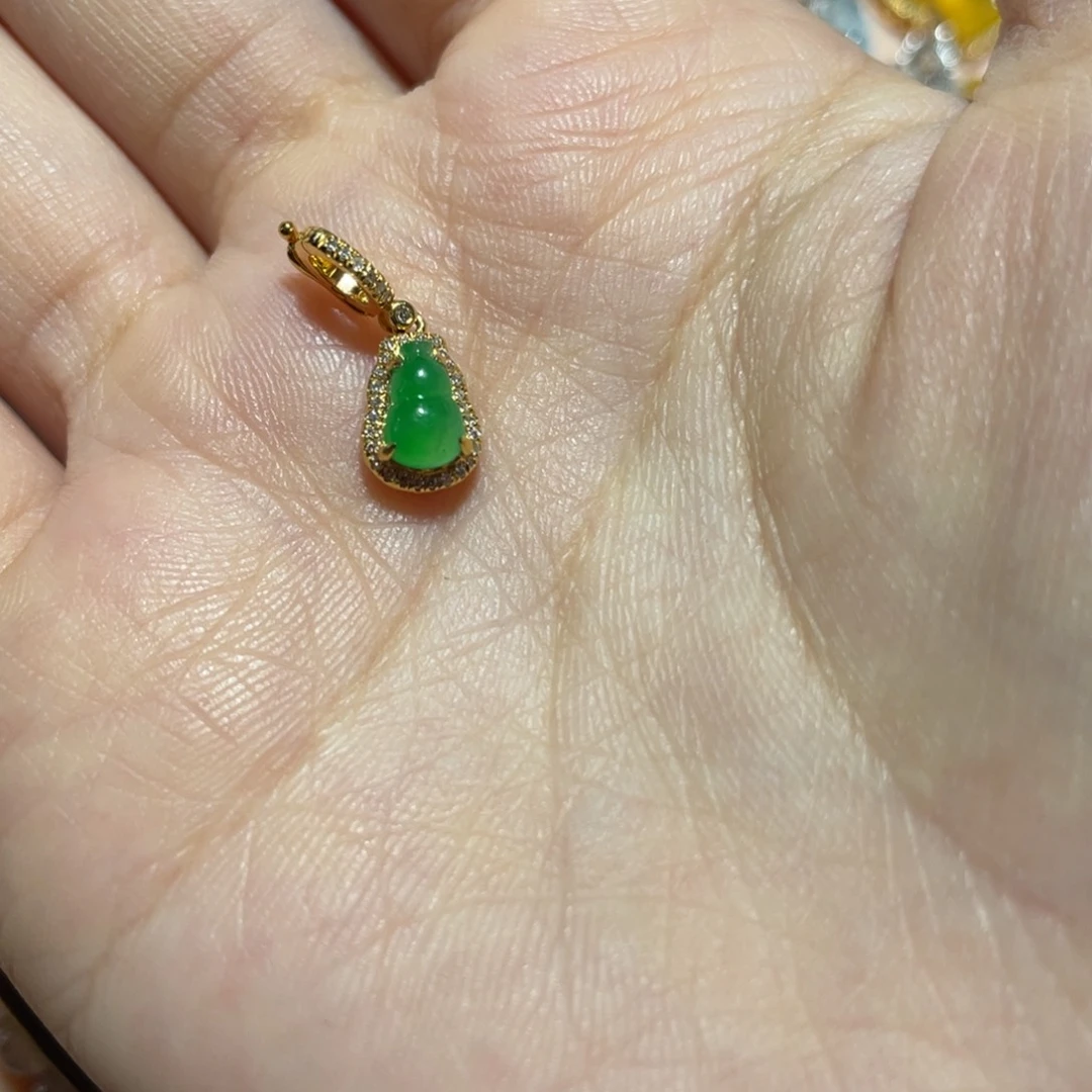 翡翠18K金镶嵌颈饰欣***弟
