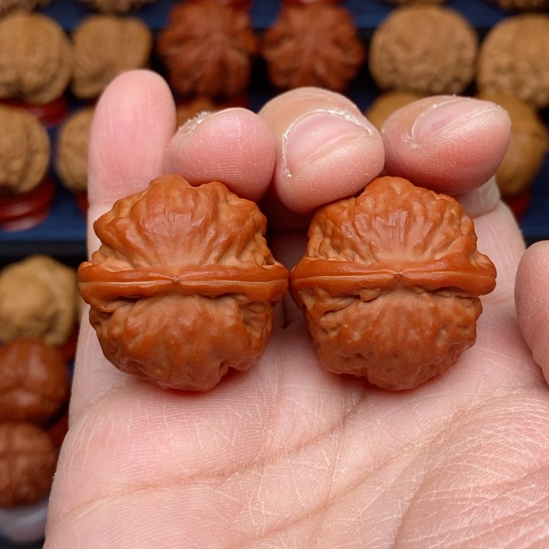 把件文玩核桃手捻野生玉石