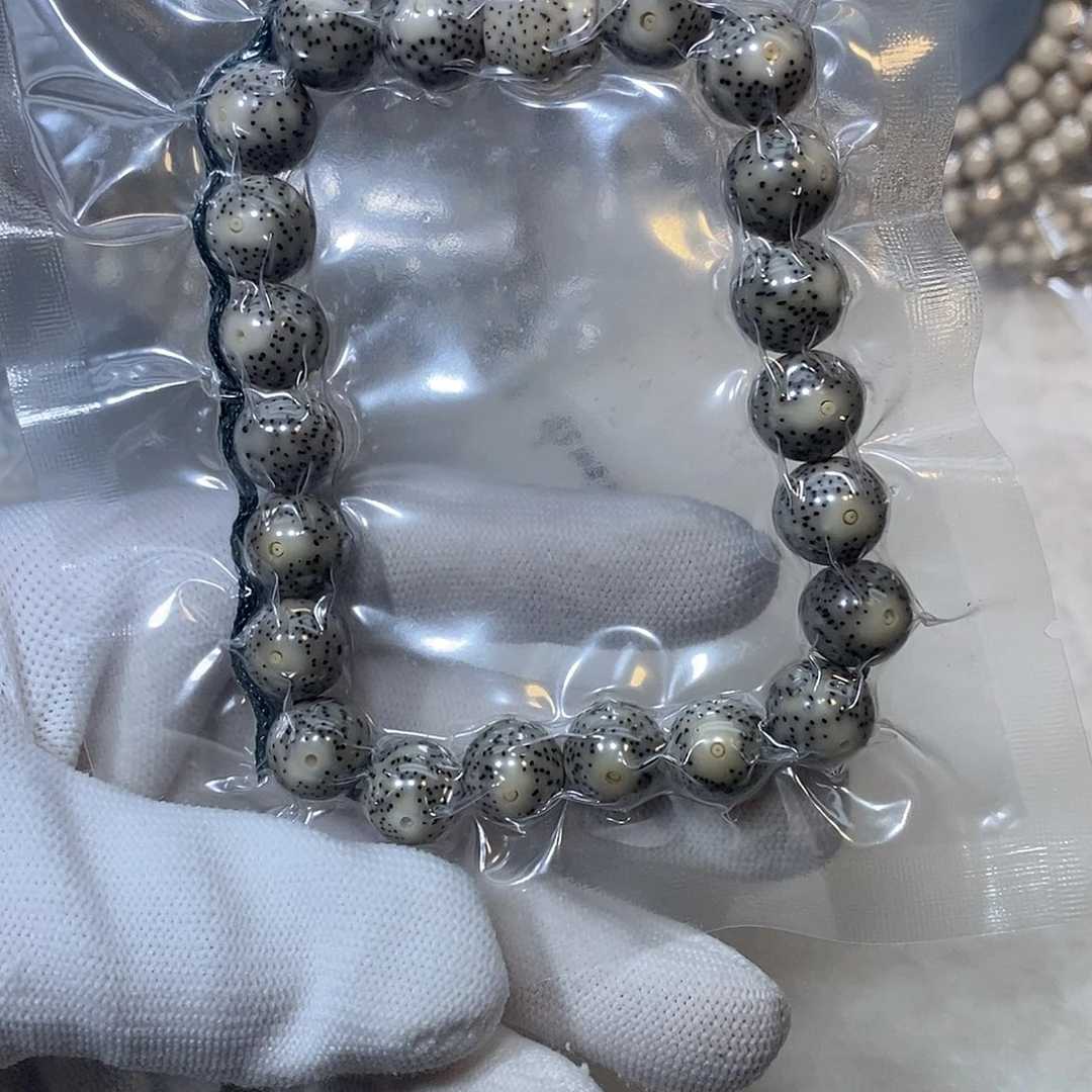 星月菩提吊坠11圆石玉手持