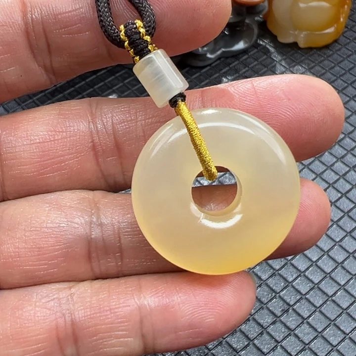 石英质玉（黄龙玉）颈饰合金