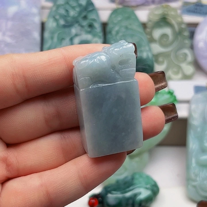 翡翠未镶嵌颈饰挂件