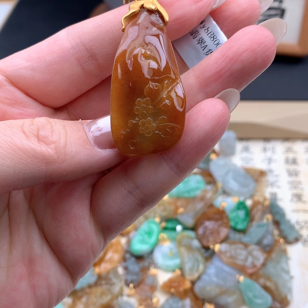 翡翠未镶嵌颈饰吊坠