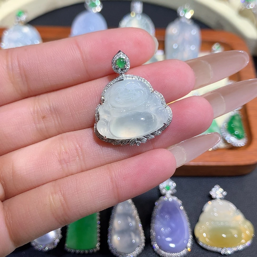 翡翠18K金镶嵌颈饰冰胶佛