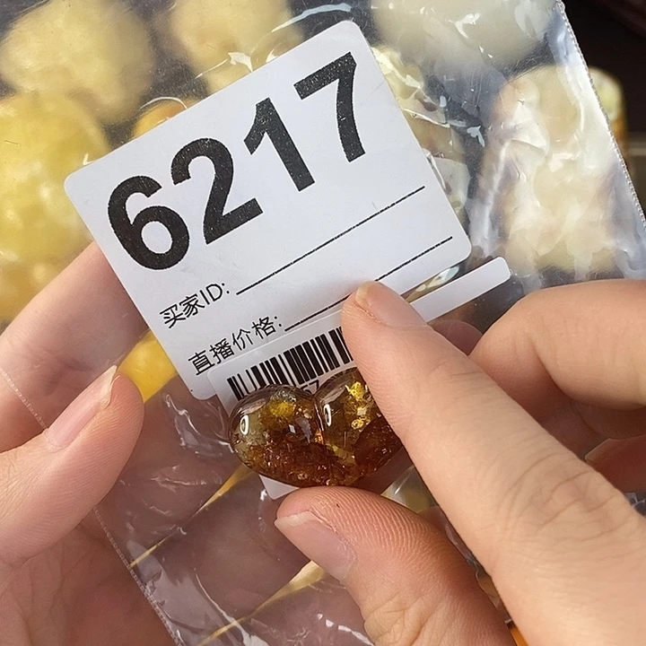蜜蜡未镶嵌珠宝奇石