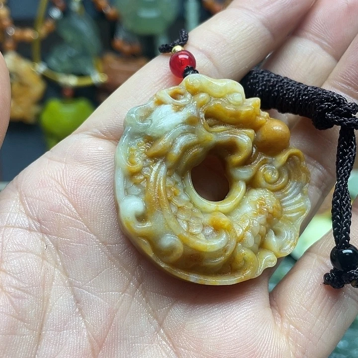 未镶嵌蛇纹石玉颈饰