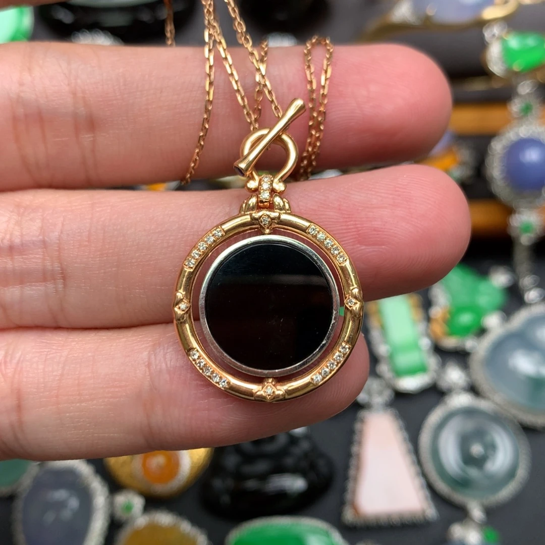 翡翠18K金镶嵌颈饰