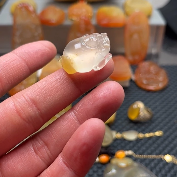 石英质玉颈饰未镶嵌风*子