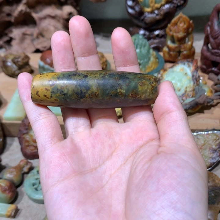 未镶嵌岫岩河磨玉（透闪石质玉）挂件