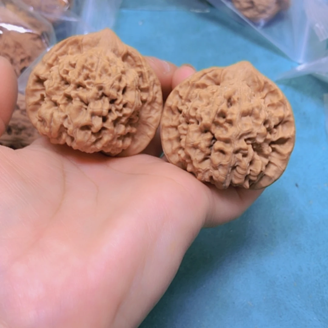 【闪购商品】把件核桃47官帽修尖