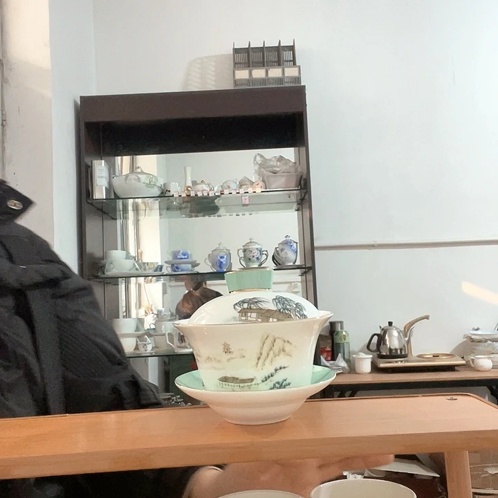 精品骨质瓷盖碗。