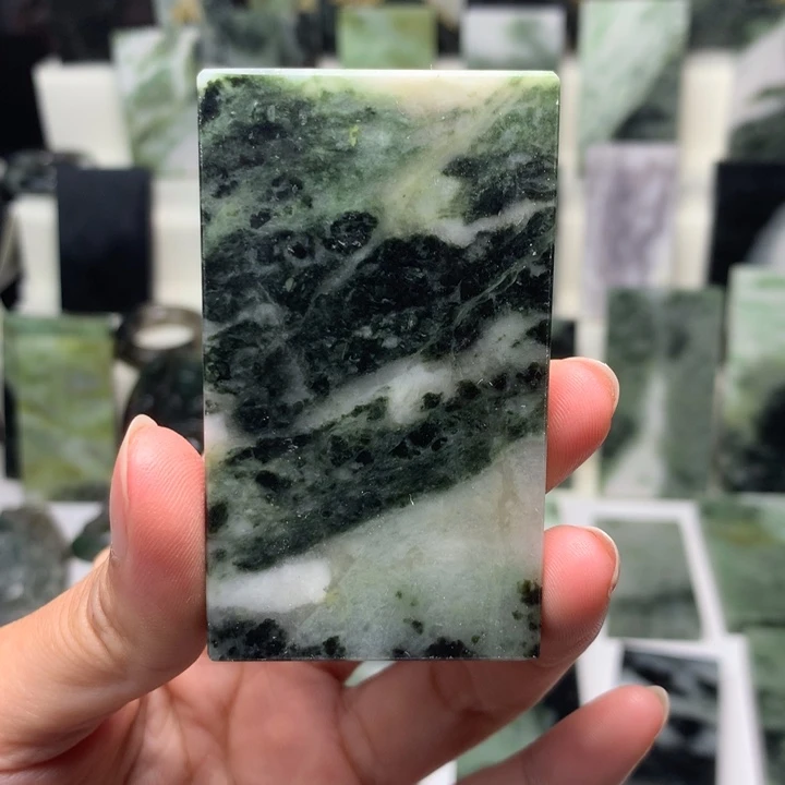 独山玉颈饰未镶嵌