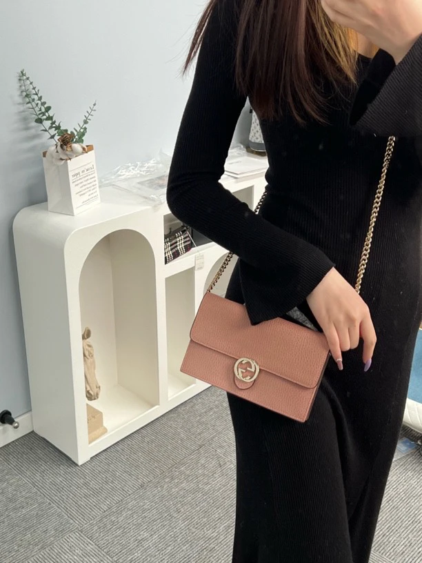 95新 GUCCI/古驰 MSW117粉色风琴链条设计单肩包简约百搭
