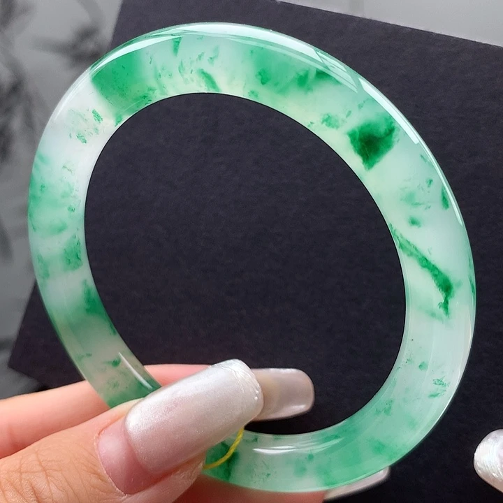 未镶嵌手镯石英质玉